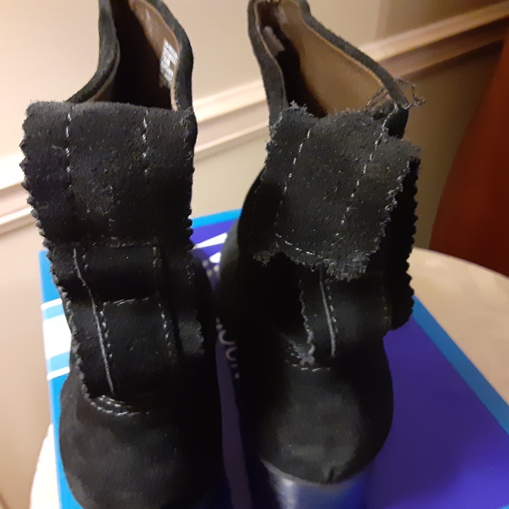 White Mountain Behari Black Suede Boot - Picture 3 of 8